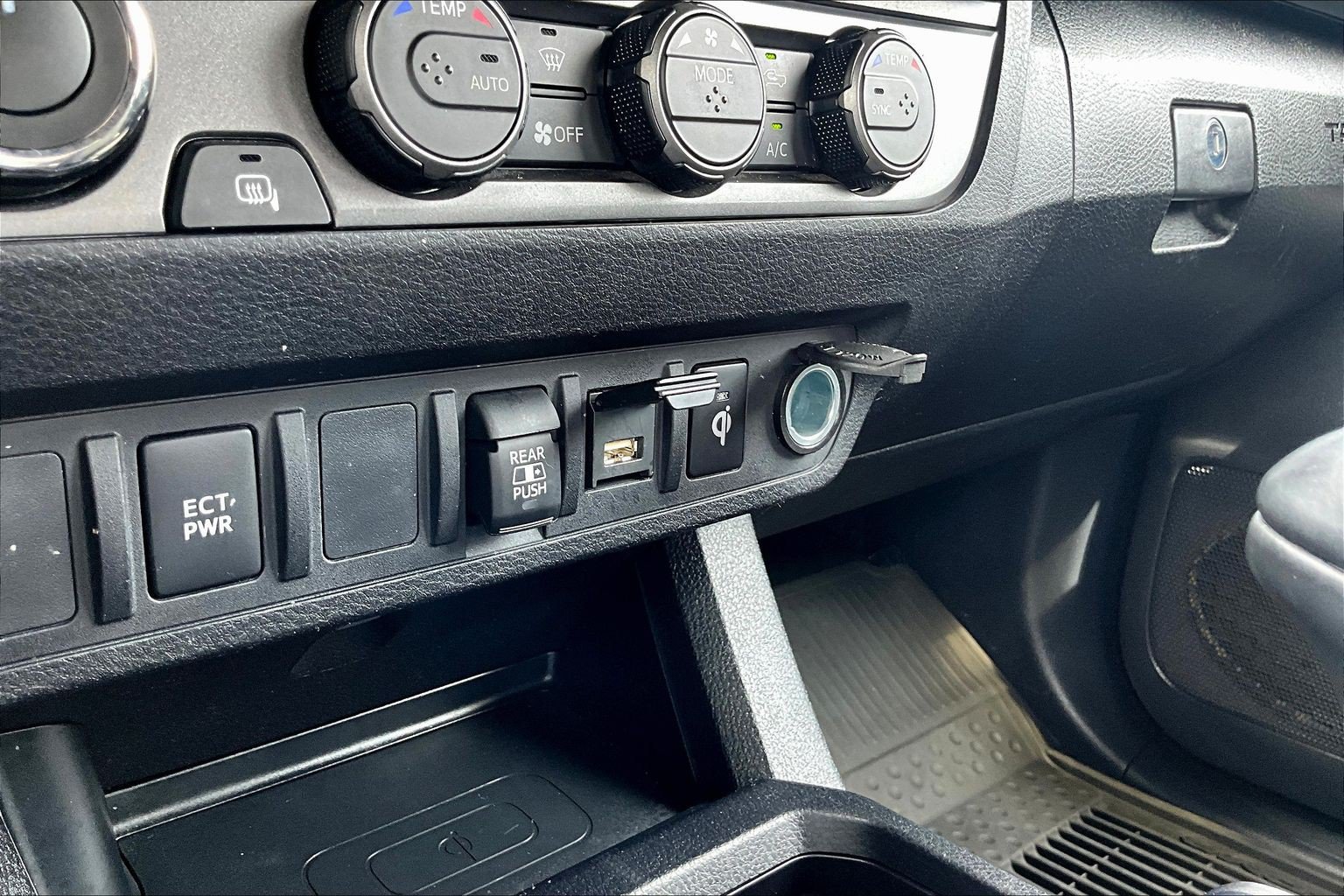 Used 2023 Toyota Tacoma TRD Sport AWD/4WD image 24