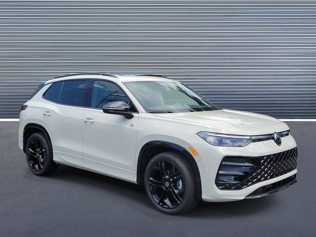 New 2026 Volkswagen Tiguan SE R-Line FWD image 2