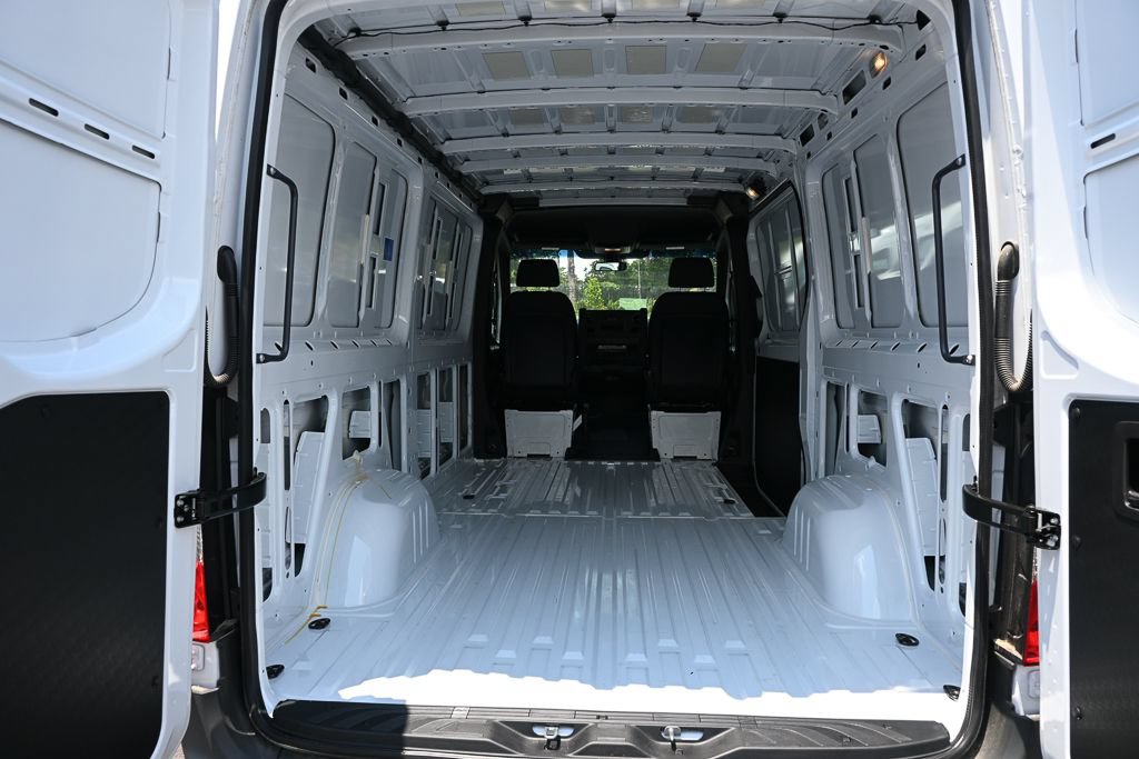 Used 2025 Mercedes-Benz Sprinter 2500 image 28
