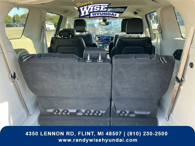 Used 2018 Chrysler Pacifica Limited FWD image 14
