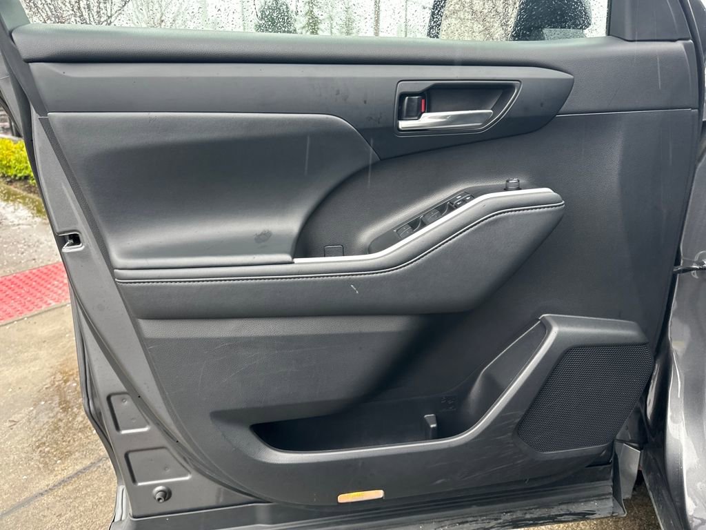 Used 2021 Toyota Highlander XSE image 11