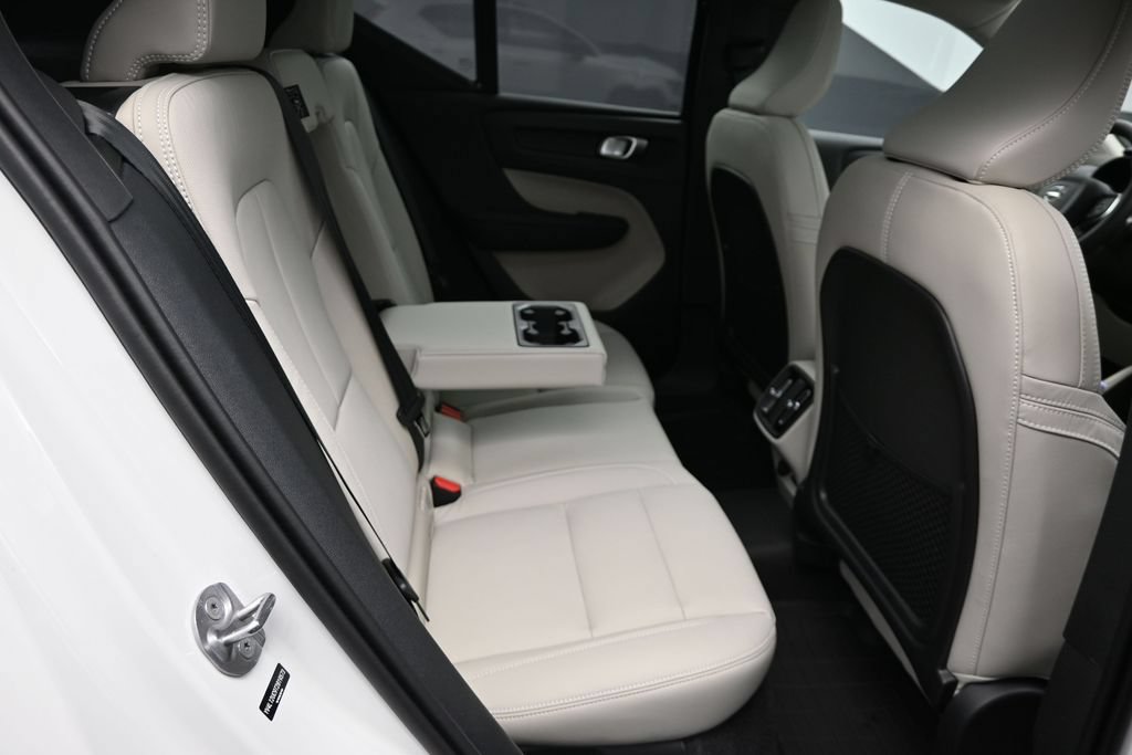 New 2026 Volvo XC40 B5 Plus w/ Climate Package AWD/4WD image 17
