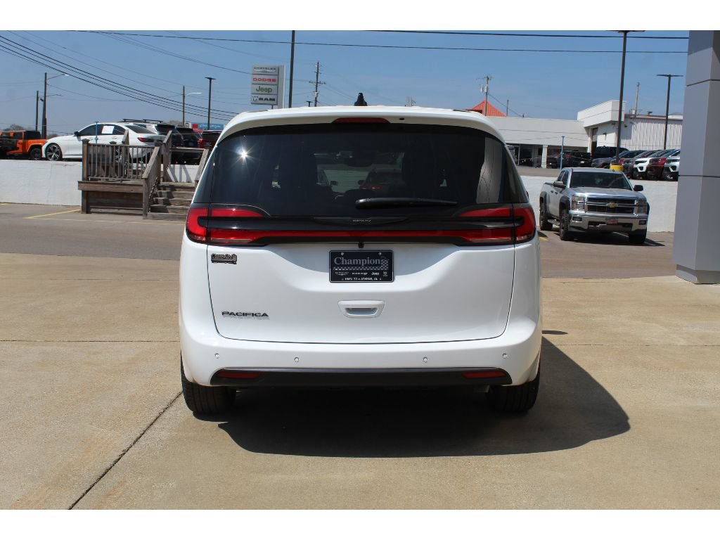 New 2026 Chrysler Pacifica Select FWD image 6
