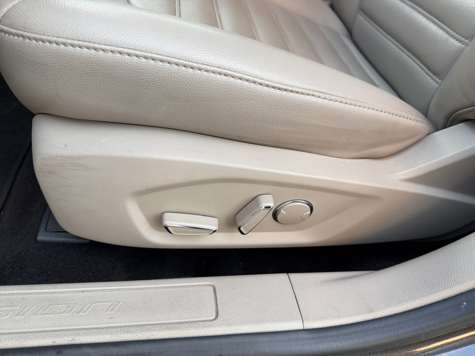 Used 2019 Ford Fusion SEL FWD image 13