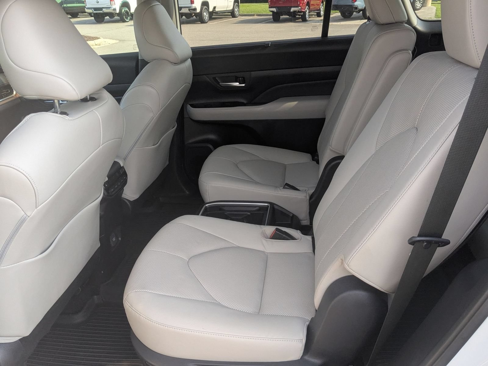 Used 2024 Toyota Grand Highlander AWD Hybrid image 29