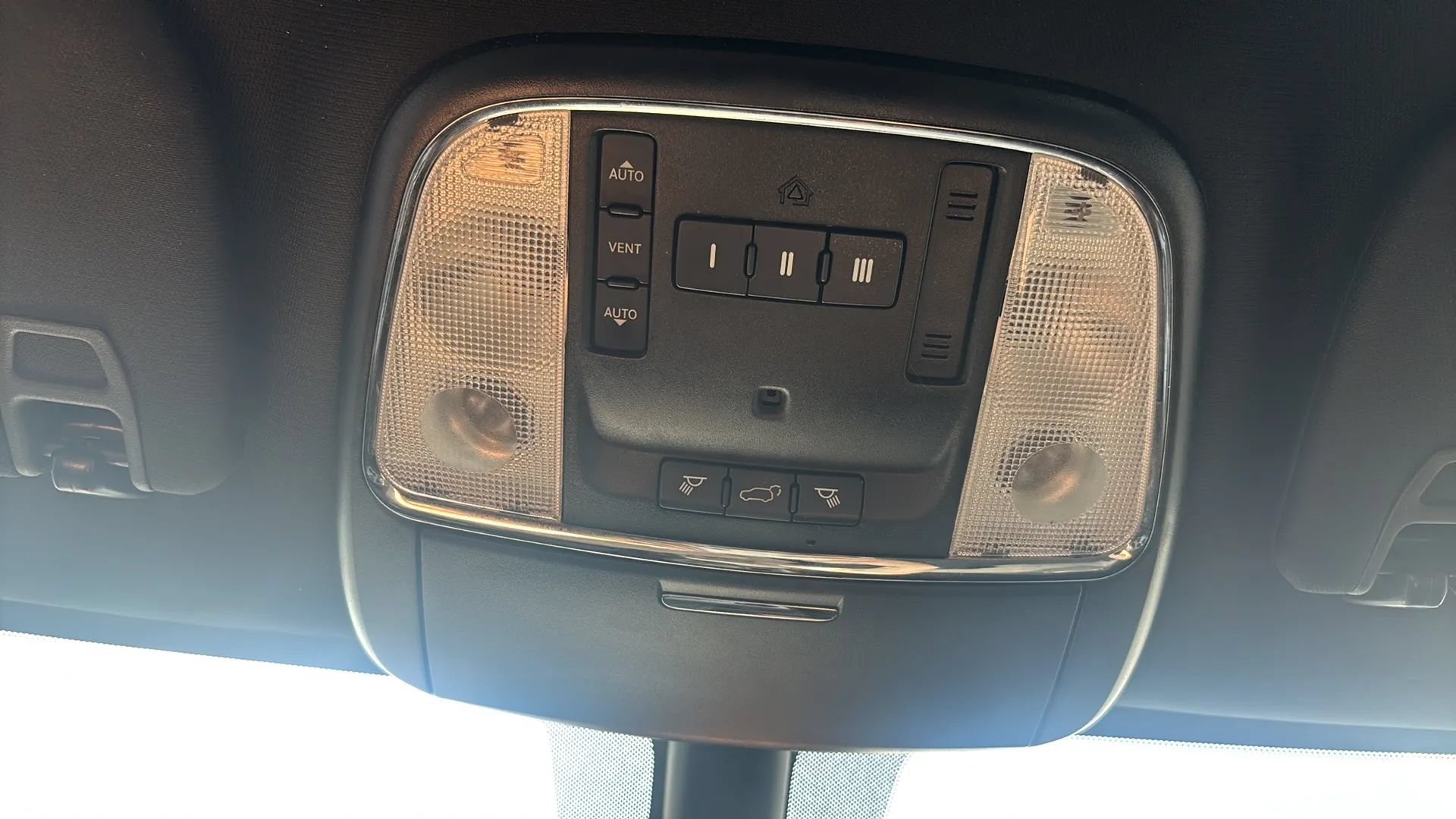 Used 2015 Jeep Grand Cherokee Altitude AWD/4WD image 26