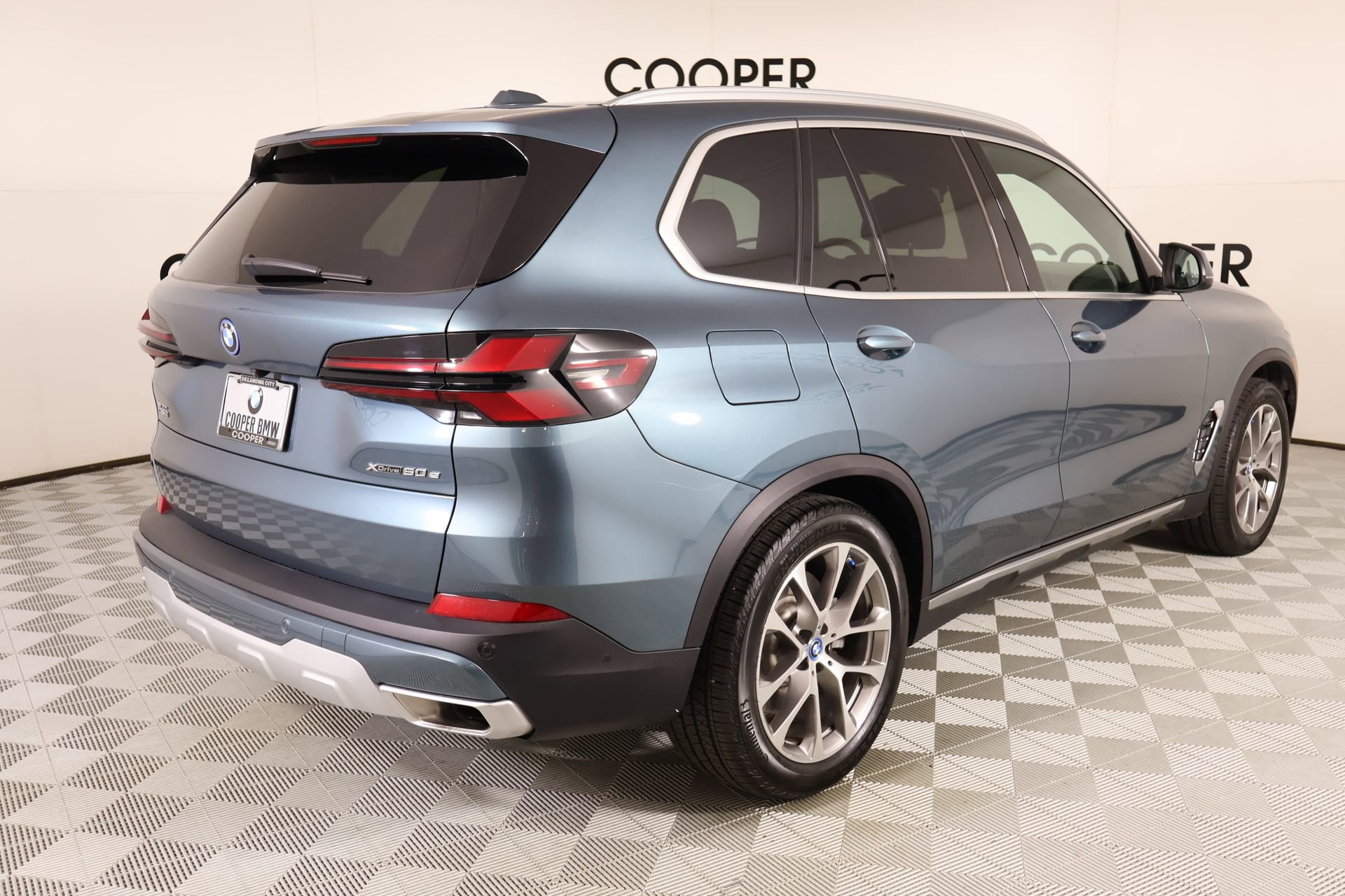 Certified 2024 BMW X5 xDrive50e w/ Premium Package AWD/4WD image 23