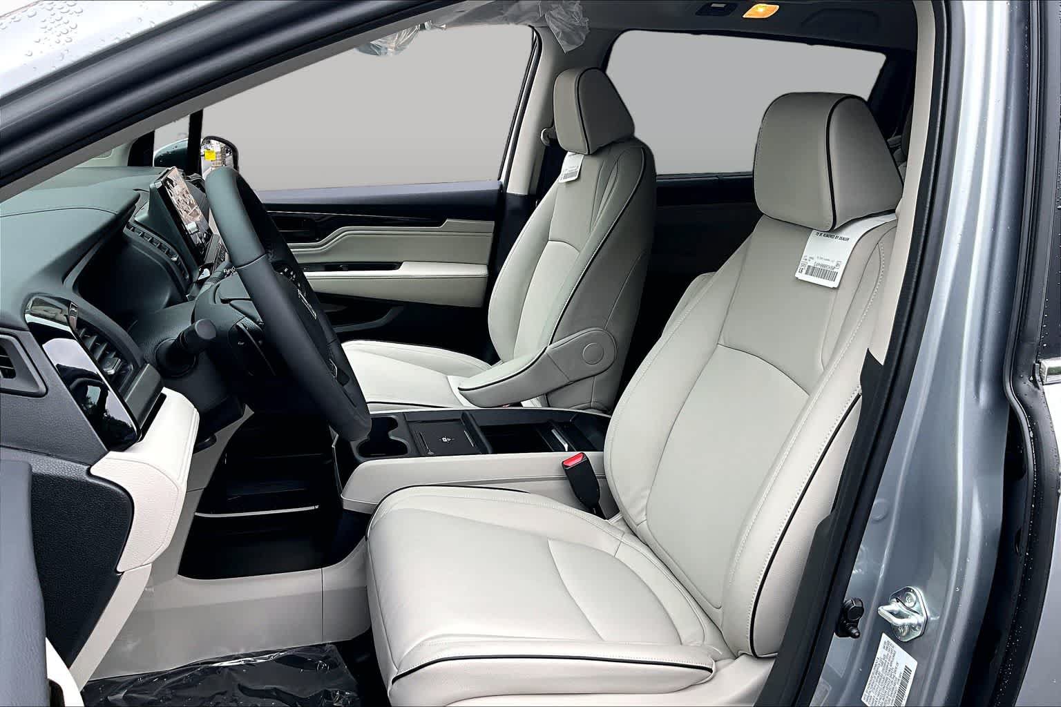 New 2026 Honda Odyssey Touring image 14