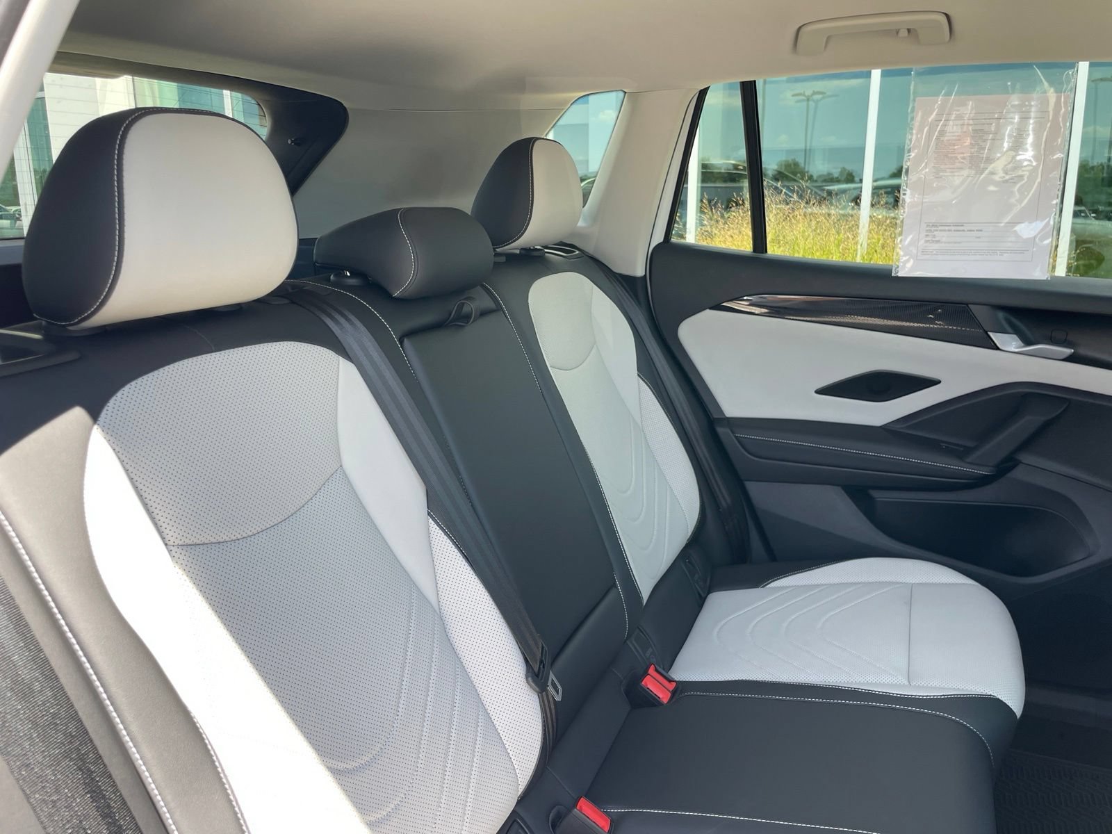Certified 2025 Volkswagen Tiguan SE FWD image 52