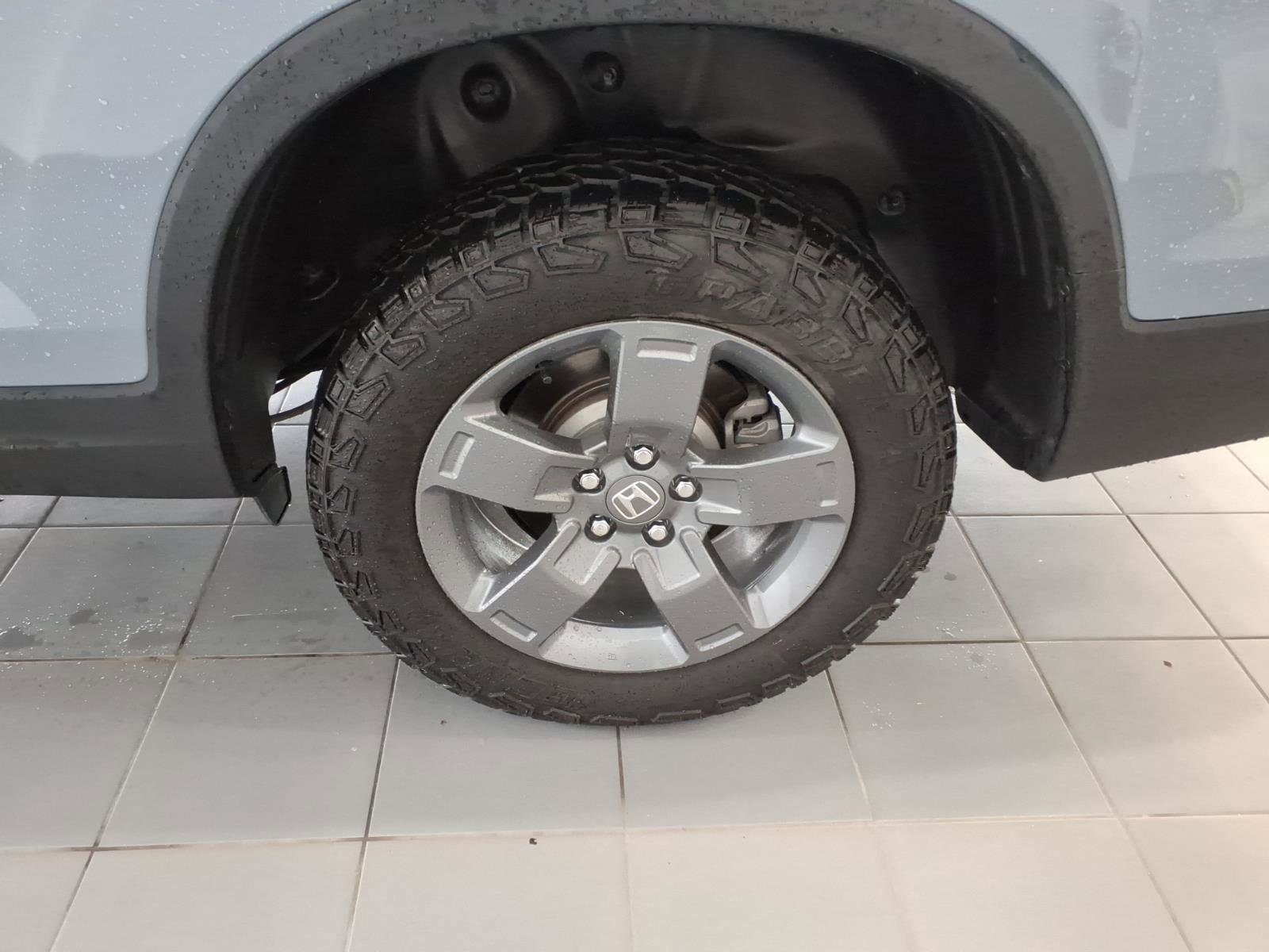 Used 2025 Honda Ridgeline TrailSport image 16