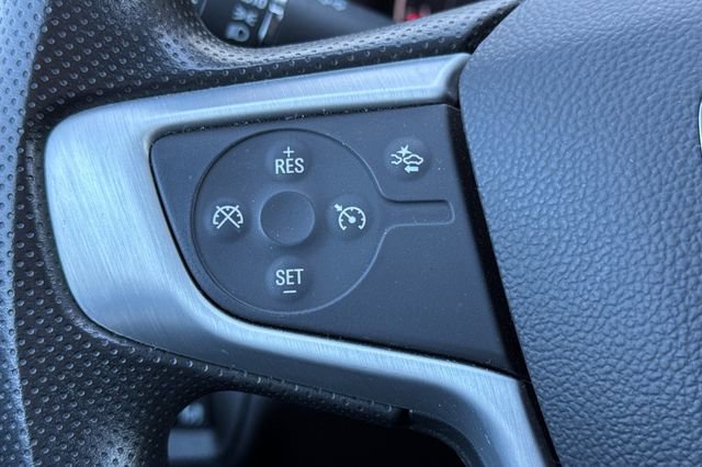 Used 2023 GMC Acadia SLE image 38