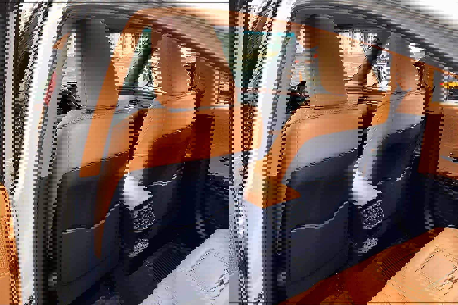 Used 2024 Lexus ES 300h w/ Premium Package image 23