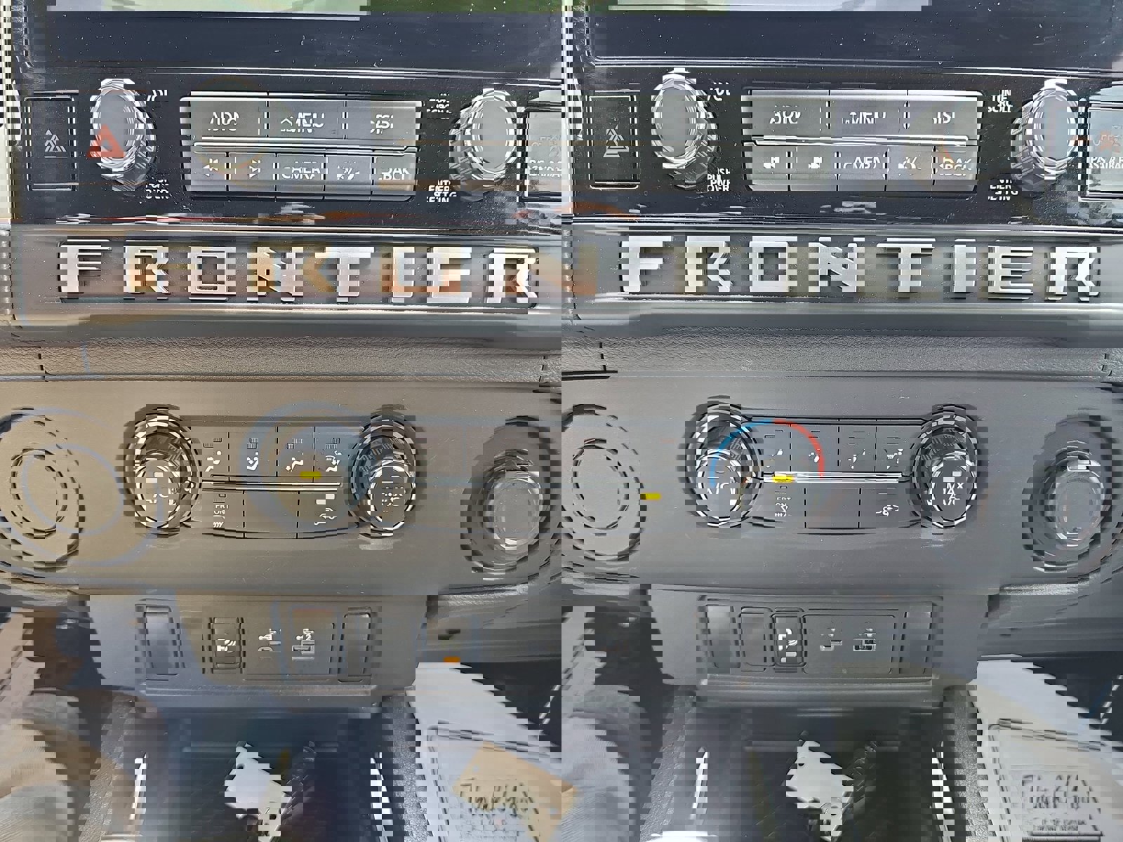 Used 2025 Nissan Frontier SV image 23