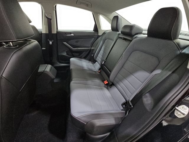 Used 2025 Volkswagen Jetta SE w/ Sunroof Package FWD image 9
