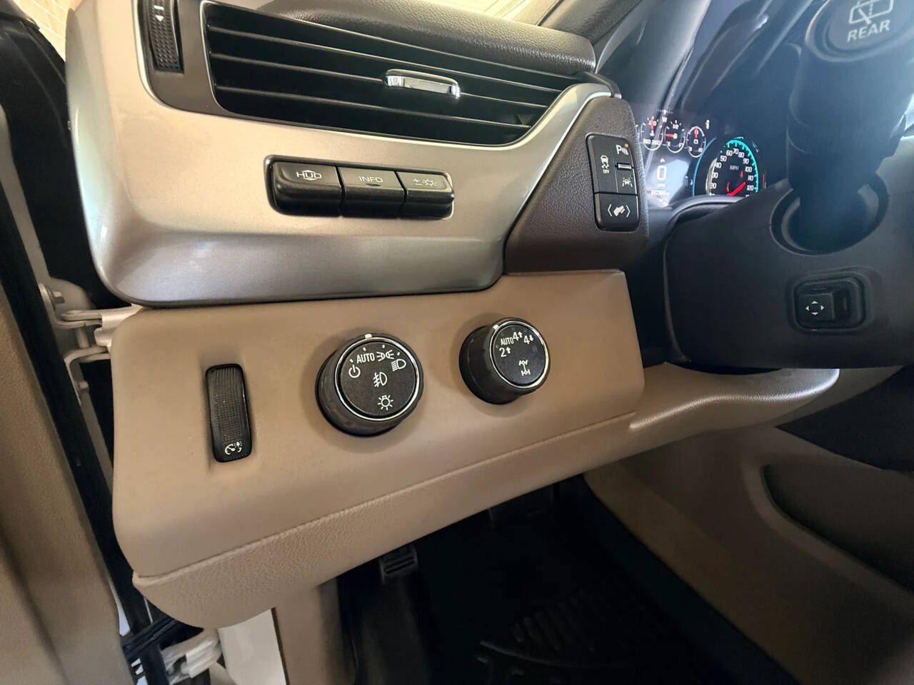 Used 2017 Chevrolet Tahoe Premier AWD/4WD image 30