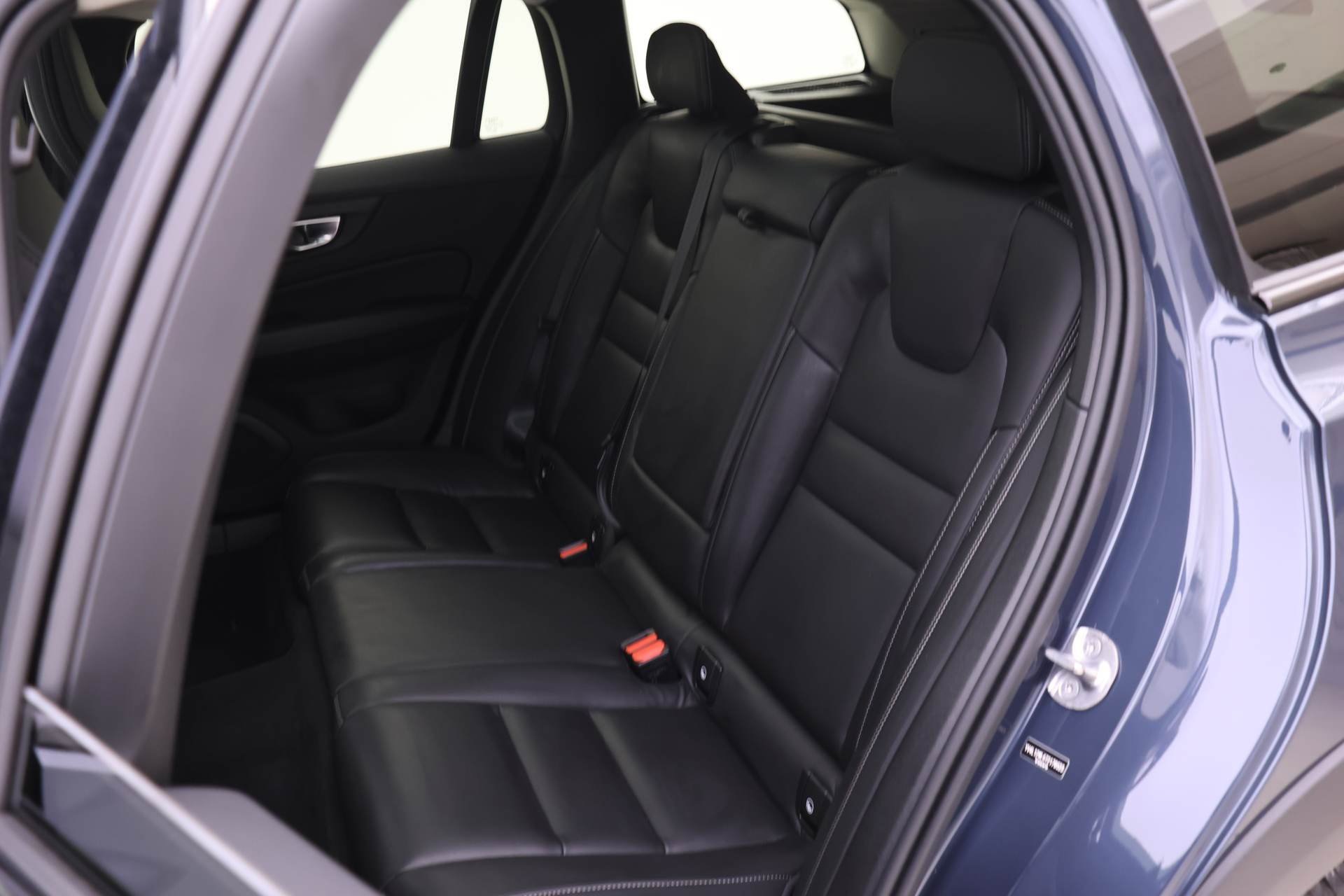 Used 2026 Volvo V60 B5 Cross Country Ultra w/ Protection Package Premier image 8