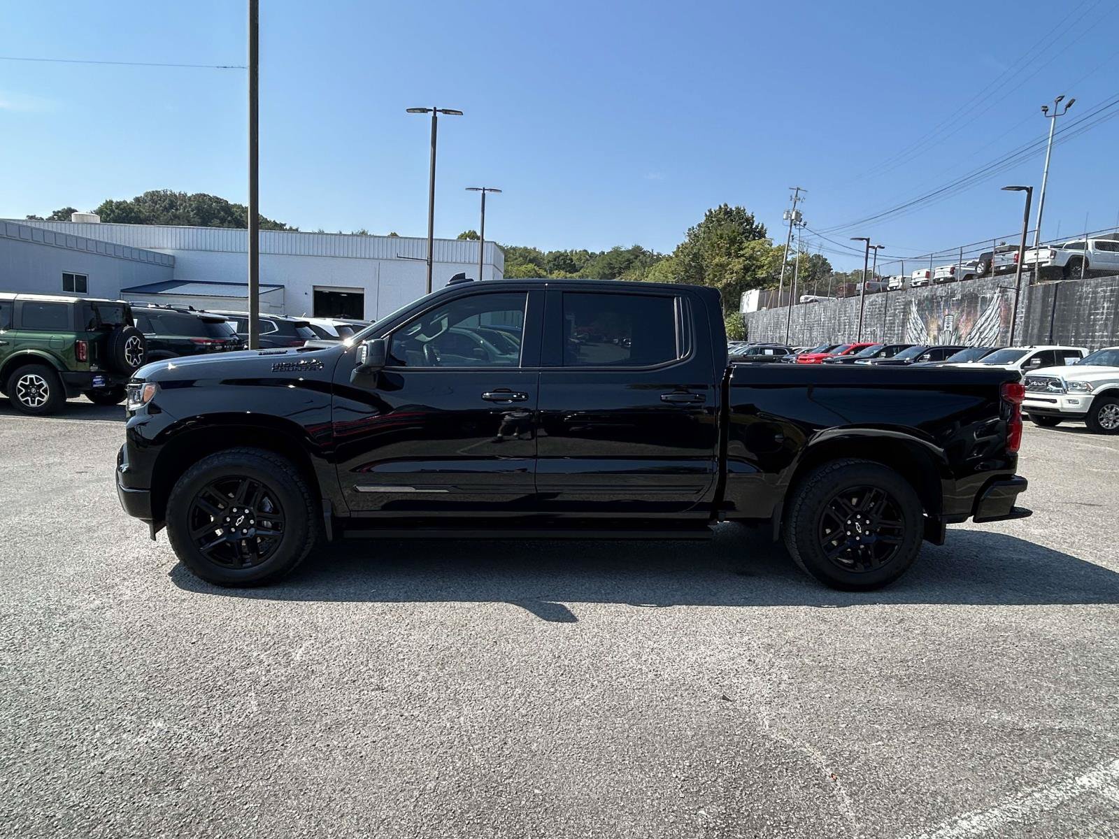 Used 2026 Chevrolet Silverado 1500 High Country w/ Midnight Edition AWD/4WD image 4