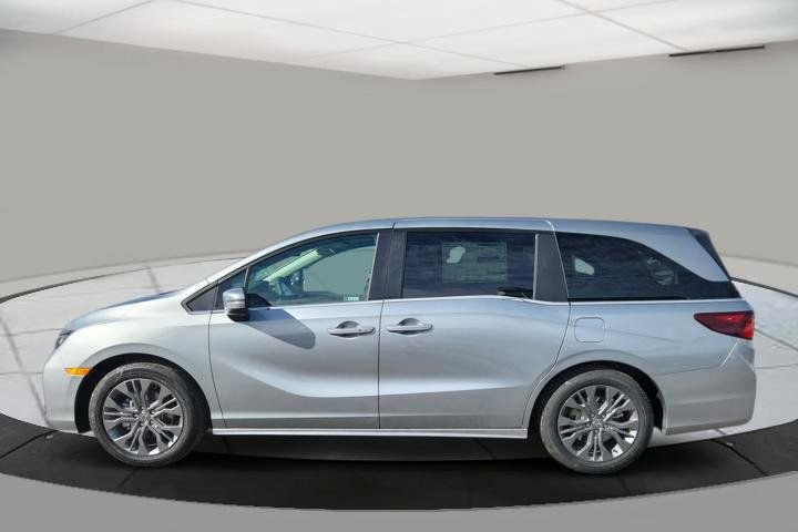 New 2026 Honda Odyssey Touring image 2