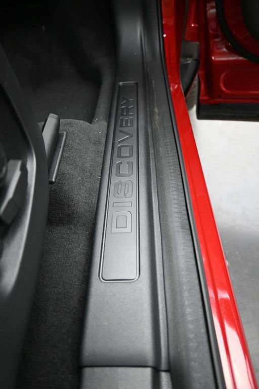 Used 2025 Land Rover Discovery Sport S image 11