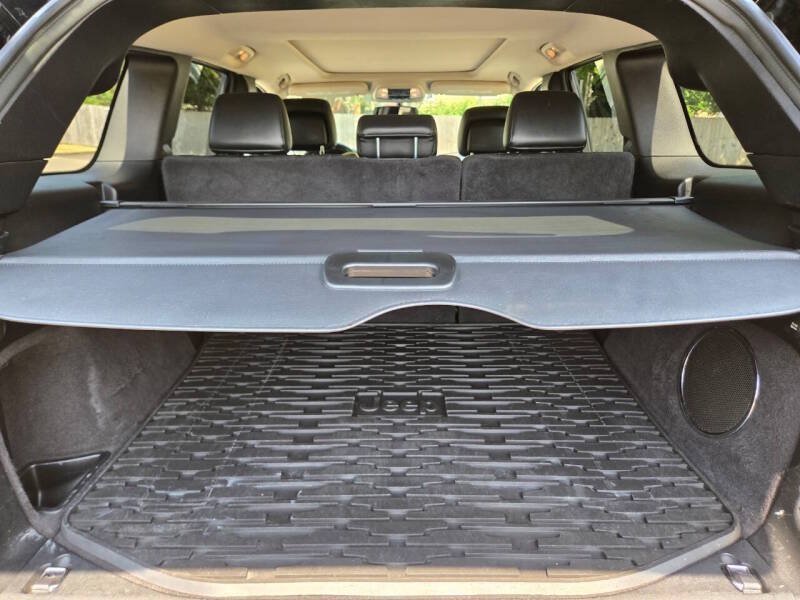 Used 2012 Jeep Grand Cherokee Laredo AWD/4WD image 16