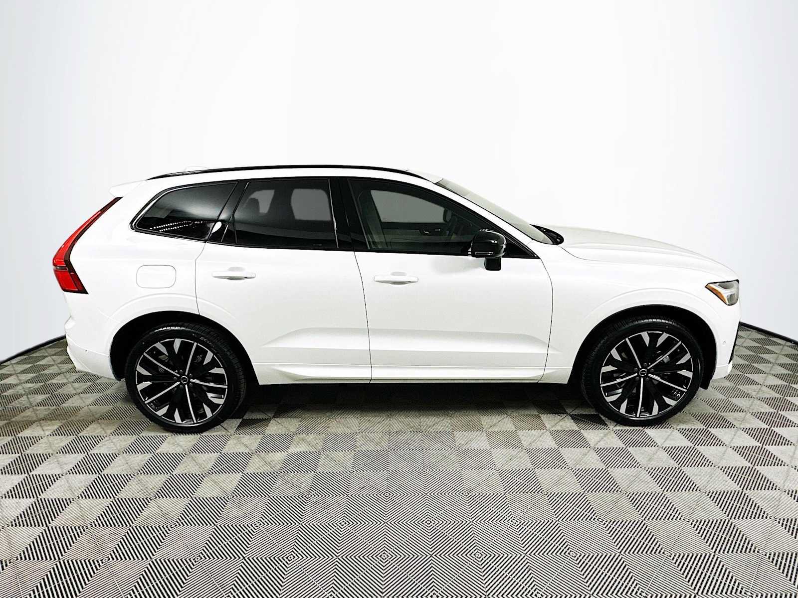 New 2026 Volvo XC60 B5 Ultra w/ Climate Package PRO AWD/4WD image 8