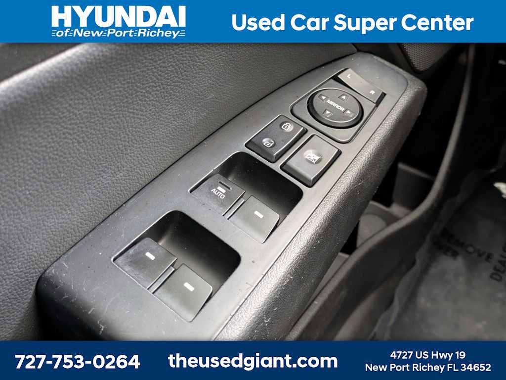 Used 2017 Hyundai Elantra Limited FWD image 27