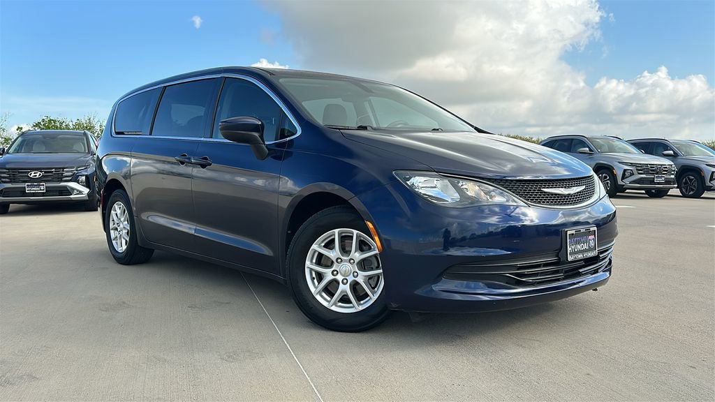 Used 2017 Chrysler Pacifica LX image 5