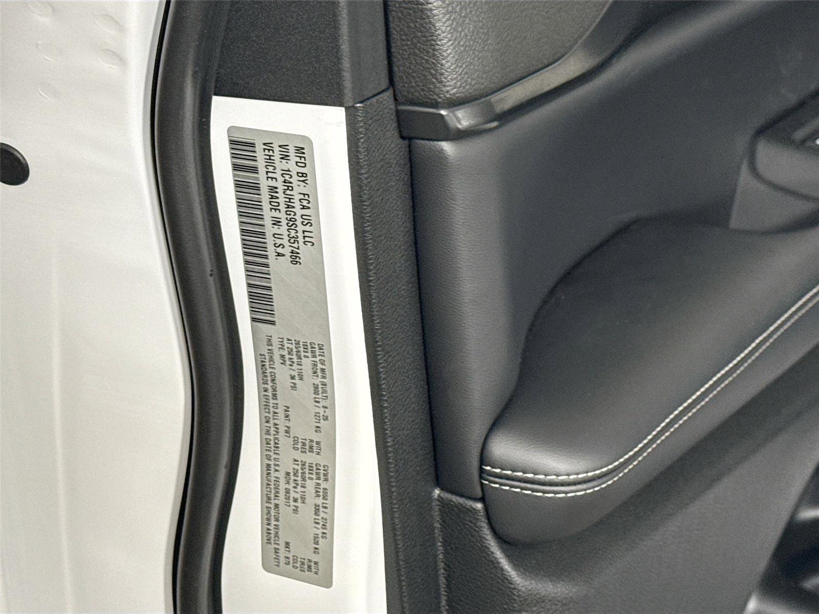 New 2025 Jeep Grand Cherokee Altitude image 24