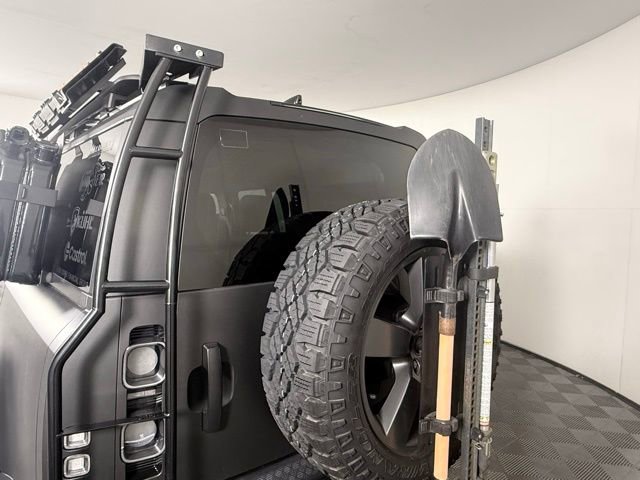 Used 2023 Land Rover Defender 130 SE image 15