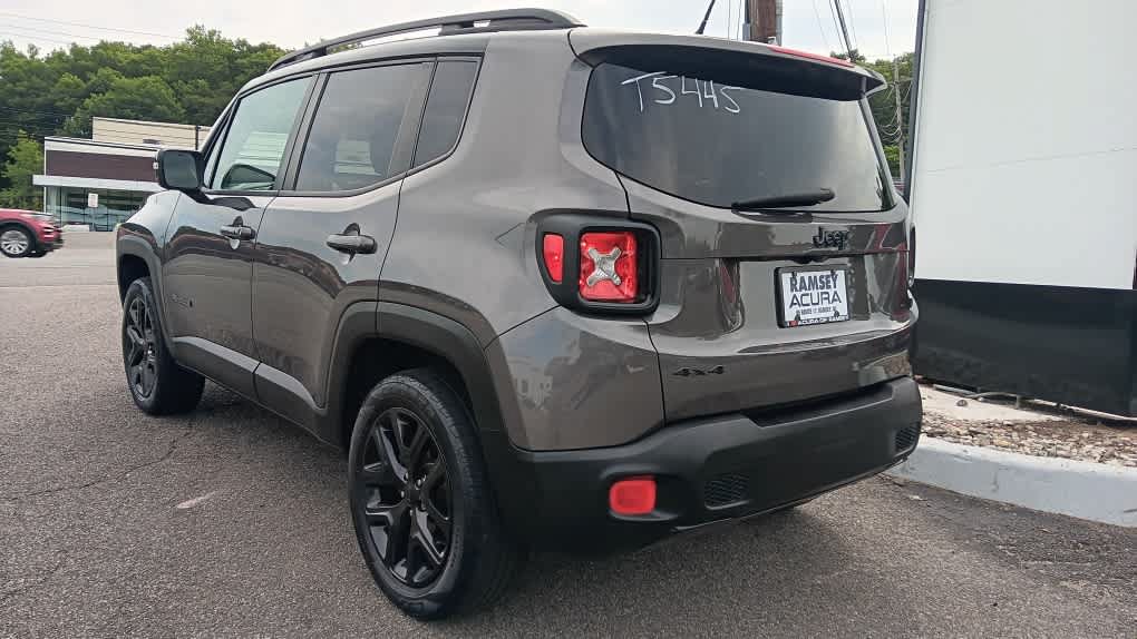Used 2016 Jeep Renegade Latitude AWD/4WD image 3