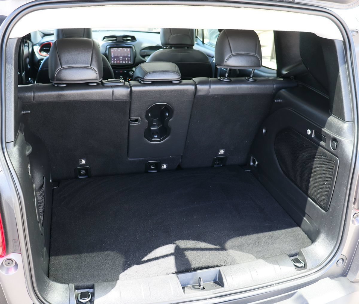 Used 2019 Jeep Renegade Trailhawk AWD/4WD image 25