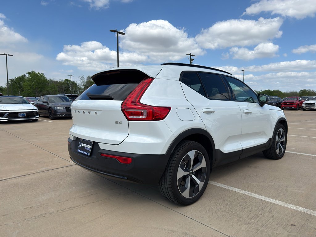 Used 2023 Volvo XC40 B4 Ultimate FWD image 5