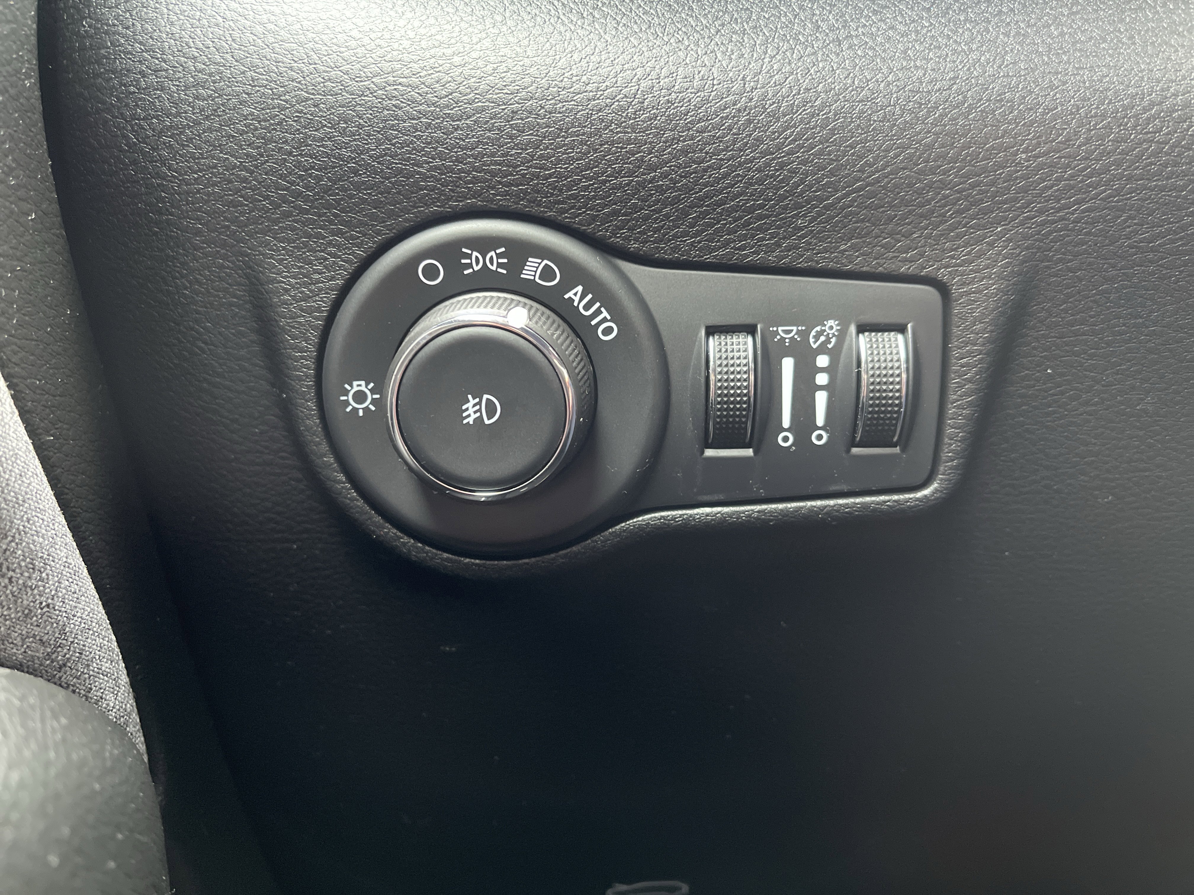 Used 2024 Jeep Compass Latitude image 18