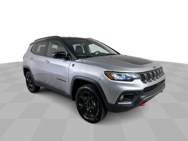 Used 2024 Jeep Compass Trailhawk image 2