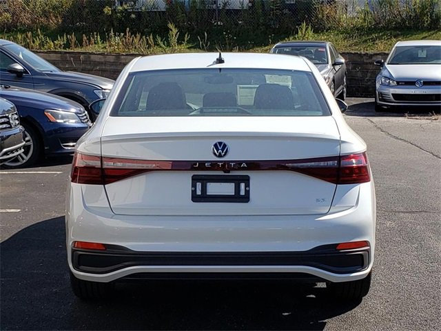 New 2025 Volkswagen Jetta SE image 4