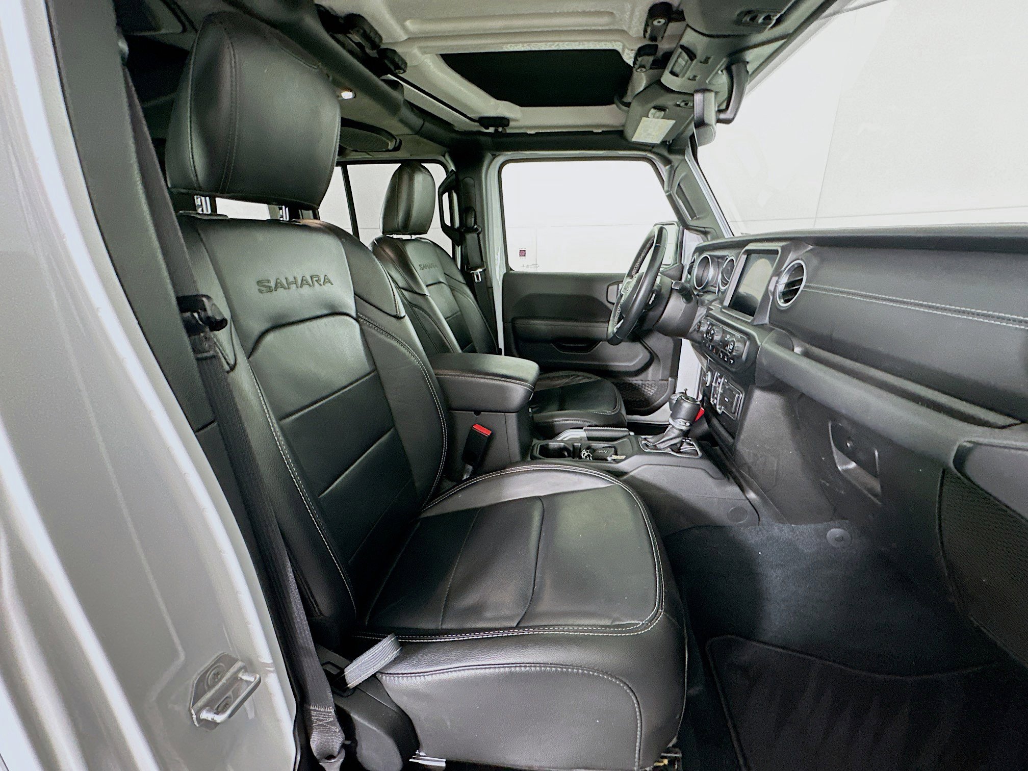 Used 2021 Jeep Wrangler Sahara w/ Safety Group image 30