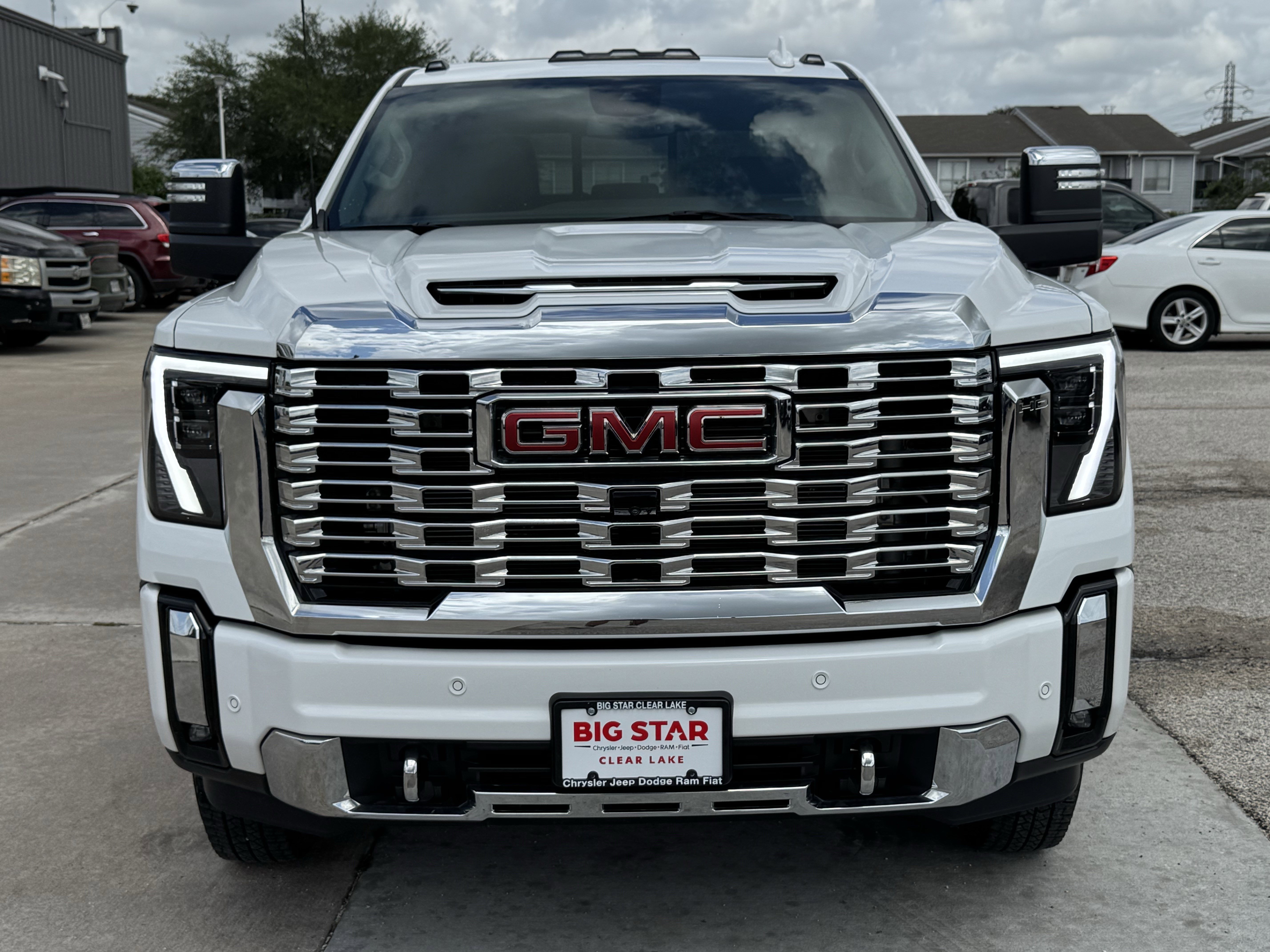 Used 2025 GMC Sierra 3500 Denali image 3