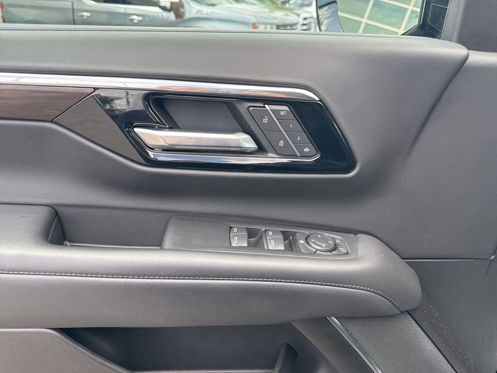 Used 2025 Chevrolet Tahoe Z71 AWD/4WD image 11