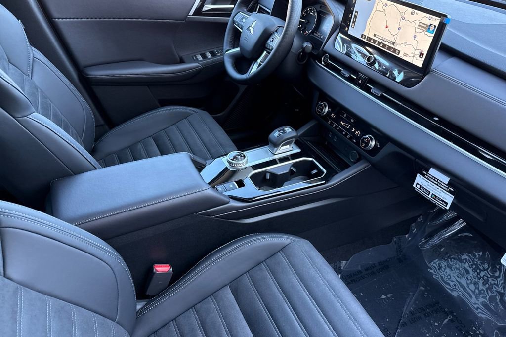New 2026 Mitsubishi Outlander AWD image 16