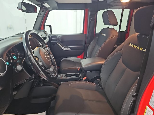 Used 2015 Jeep Wrangler Unlimited Sahara w/ Connectivity Group AWD/4WD image 9