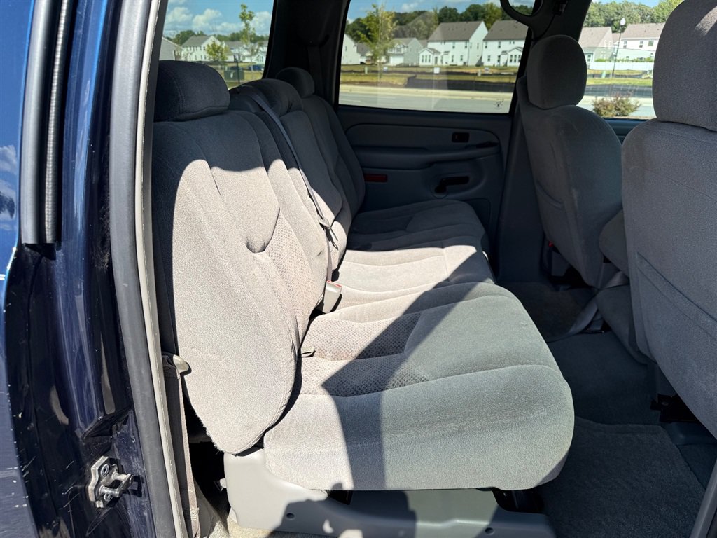 Used 2004 Chevrolet Suburban LS RWD image 23