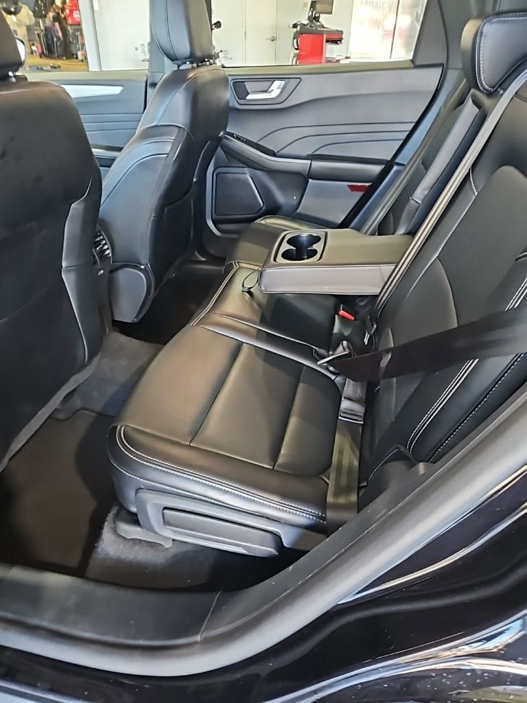 Used 2025 Ford Escape Platinum image 23