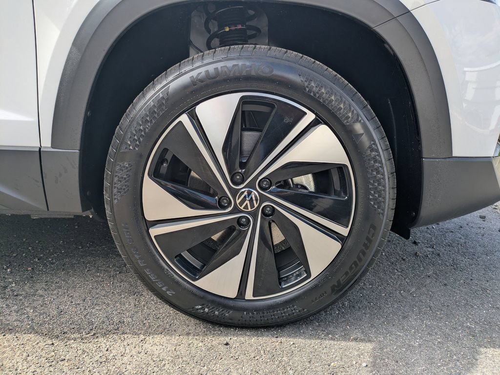 New 2026 Volkswagen Taos SE AWD/4WD image 11