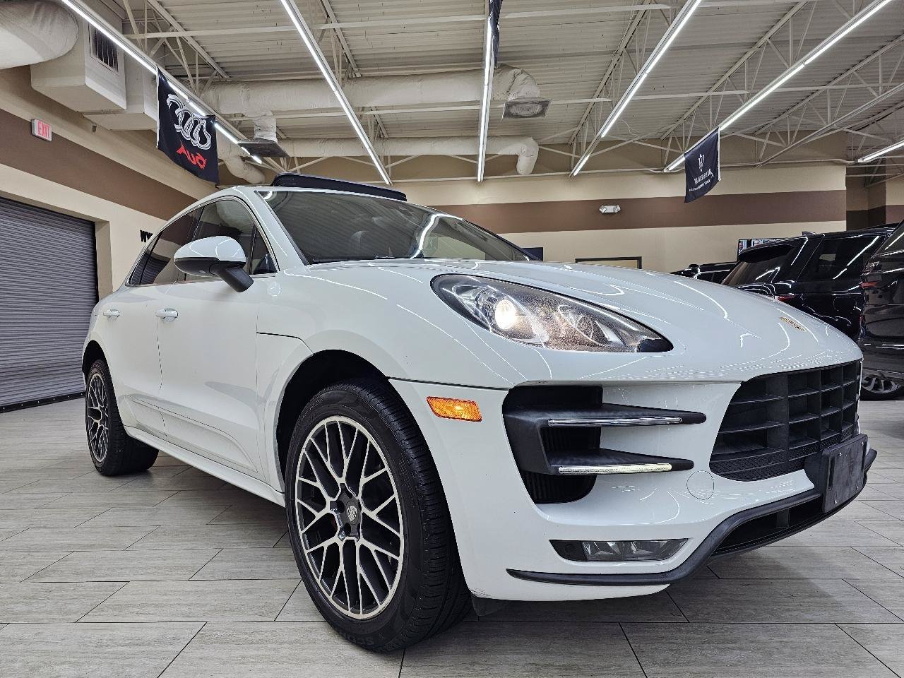 Used 2017 Porsche Macan Turbo AWD/4WD image 4
