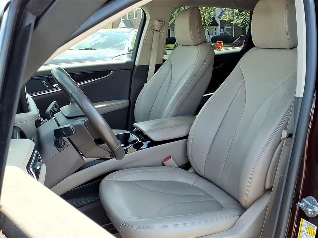 Used 2023 Lincoln Nautilus AWD image 3