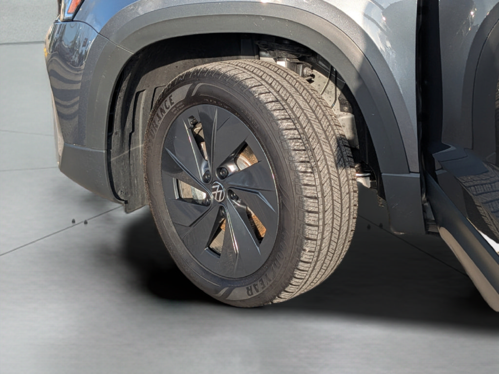 Certified 2025 Volkswagen Taos S FWD image 31