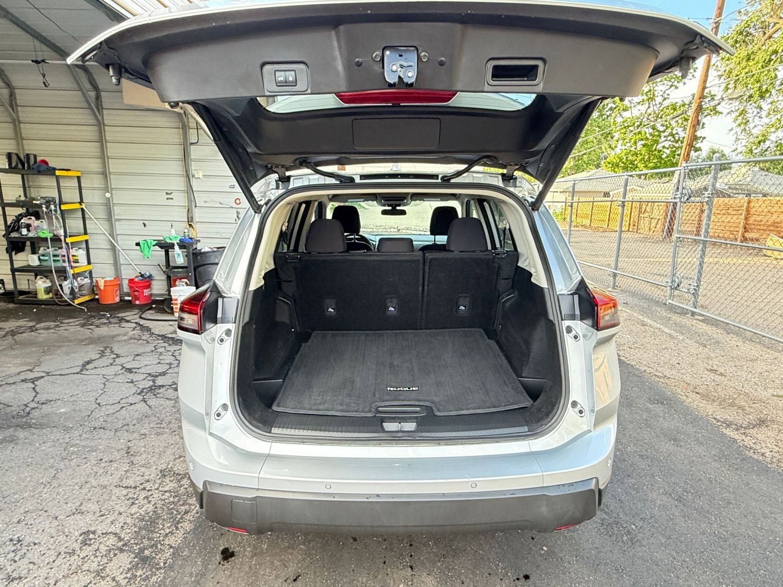 Used 2025 Nissan Rogue SV FWD image 32