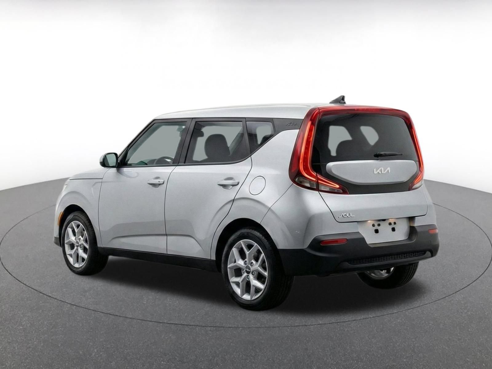 Used 2025 Kia Soul LX w/ LX Technology Package FWD image 7