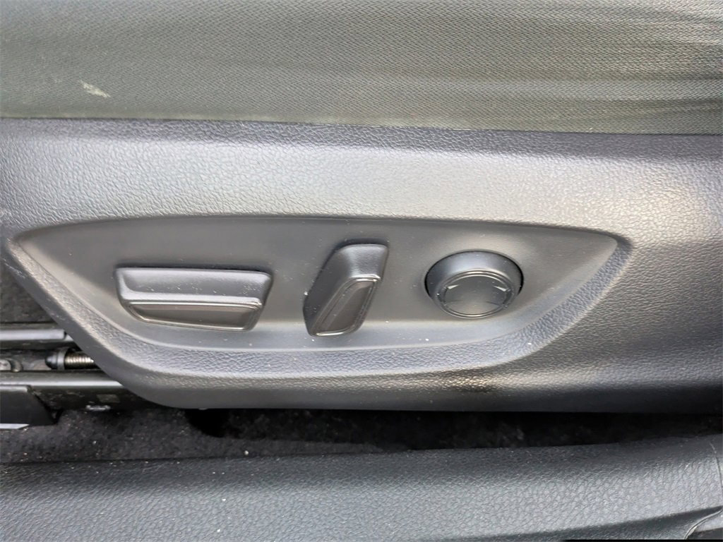 Used 2019 Toyota Camry LE image 20