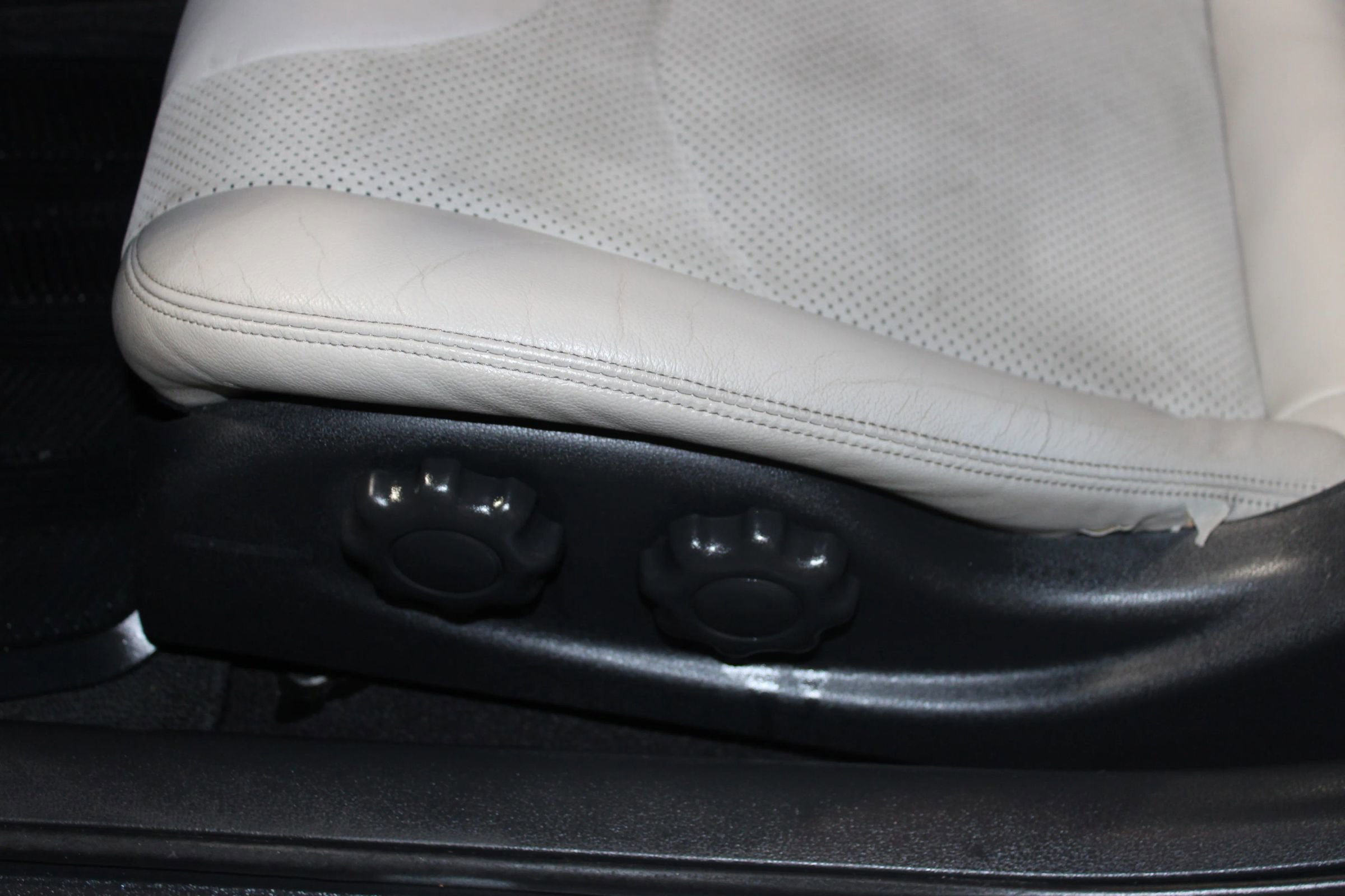 Used 2009 Nissan 370Z Touring w/ Sport Pkg image 8